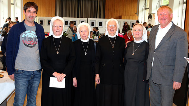 Vinzenz-Schwestern besuchen Begegnungszentrum – Strahlende Gesichter über neue Verwendung von Schwesternwohnheim 