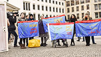 Baden-Baden zeigt Flagge – „Tag gegen Gewalt an Frauen“ – Erinnerung an Ermordung von drei Freiheitskämpferinnen 
