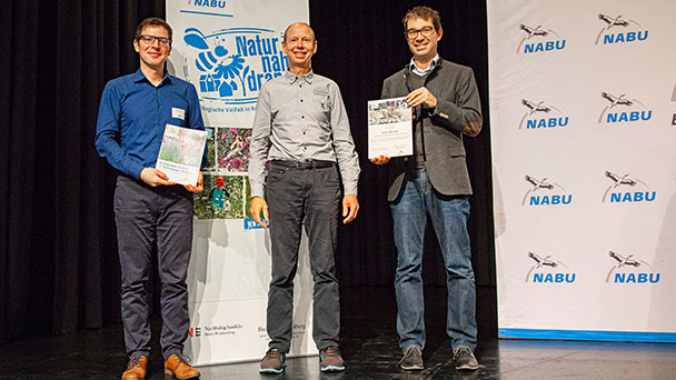 Stolzes Bühler Rathaus erhält Auszeichnung für „Natur nah dran“