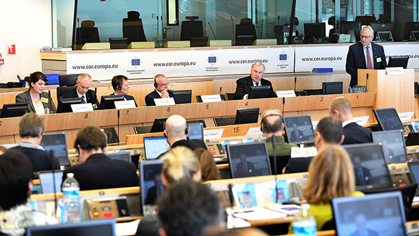 Auch eine Schwäche für Strasbourg – Fehlende kurze Verkehrsverbindungen in Grenzregionen der EU Auch eine Schwäche für Strasbourg – Fehlende kurze Verkehrsverbindungen in Grenzregionen der EU