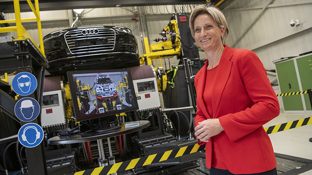 Ministerin Hoffmeister-Kraut erkennt Ernst der Lage – Auch Automobilwirtschaft in Rastatt, Gaggenau und Bühl vor Transformation Ministerin Hoffmeister-Kraut erkennt Ernst der Lage – Auch Automobilwirtschaft in Rastatt, Gaggenau und Bühl vor Transformation
