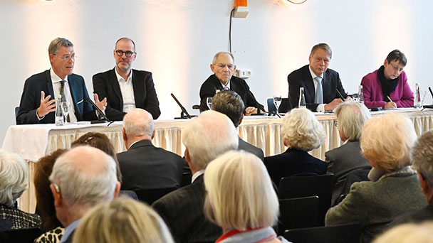 Wolfgang Schäuble wohl nicht mehr lange Vorsitzender des „Freundeskreis Festspielhaus Baden-Baden“ – Präsident des Bundesverfassungsgerichts könnte Nachfolger werden Wolfgang Schäuble wohl nicht mehr lange Vorsitzender des „Freundeskreis Festspielhaus Baden-Baden“ – Präsident des Bundesverfassungsgerichts könnte Nachfolger werden