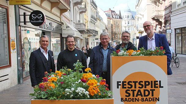 Festspielhaus berichtet über „blühendes Baden-Baden“ – Wer hat die Blütenpracht finanziert? 