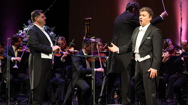 Jonas Kaufmann und Luca Salsi im Festspielhaus Baden-Baden – „Oft waren beide Sänger nicht mit dem Orchester synchron“ – „Der Intendant sollte seine Mitarbeiter besser kontrollieren“ – Gastkommentar von Inga Dönges 