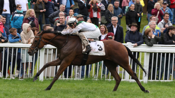 Spektakulärer Start zur Grossen Woche in Baden-Baden Iffezheim – Hinweis der Deutschen Bahn: Bahnhof Baden-Baden gesperrt