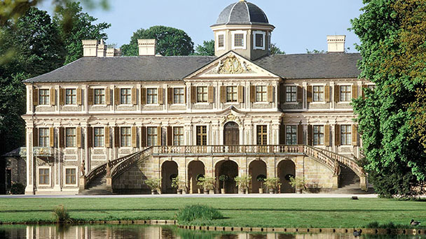 Schöne Ferien-Idee – Bienen-Workshop für Kinder im Schloss Favorite – Die wunderbaren und für die Menschen wichtigen Insekten kennenlernen