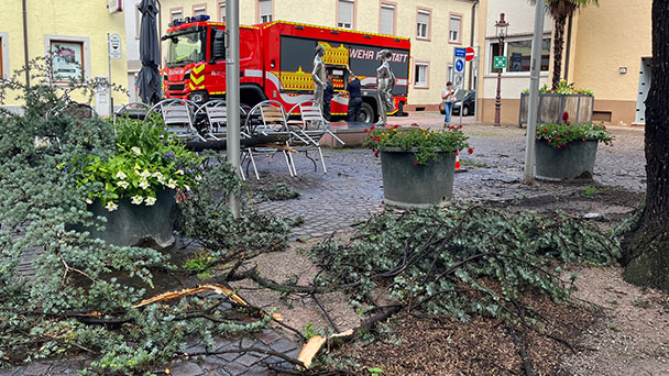 Rastatt zieht Bilanz nach Unwetter – „Kernstadt, Industriegebiet, das Dörfel und Ortsteile im Ried schwer getroffen“ – „120 Einsätze“ Rastatt zieht Bilanz nach Unwetter – „Kernstadt, Industriegebiet, das Dörfel und Ortsteile im Ried schwer getroffen“ – „120 Einsätze“