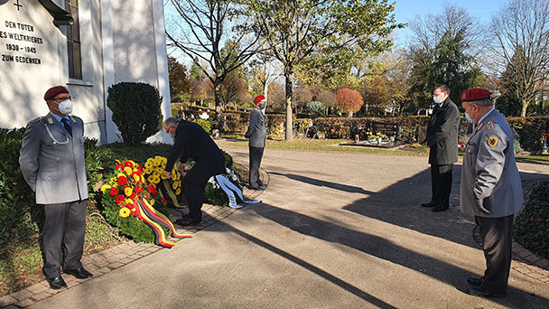 Volkstrauertag im Corona-Modus – Rastatt gedenkt still der Opfer von Kriegen