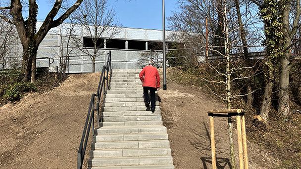 Treppe zum neuen Aldi-Markt in der Weststadt freigegeben – Aldi-Treppe oder Werner-Schmoll-Treppe Treppe zum neuen Aldi-Markt in der Weststadt freigegeben – Aldi-Treppe oder Werner-Schmoll-Treppe