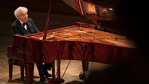 Ein begeistertes Publikum, schweigend (nicht einmal ein Huster!) – Gastkommentar von Frau Dönges zum Konzert von Sir András Schiff im Festspielhaus Baden-Baden 