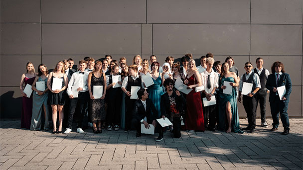 Nun beginnt der Ernst des Lebens – Erfolgreiche Abiturienten der Baden-Badener Louis-Lepoix-Schule Nun beginnt der Ernst des Lebens – Erfolgreiche Abiturienten der Baden-Badener Louis-Lepoix-Schule