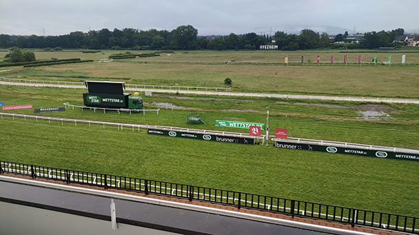 Rennen abgesagt – Letzter Renntag in Iffezheim versinkt im Regen
