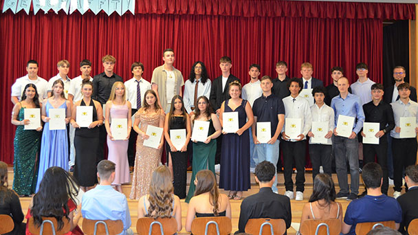 Auch die Baden-Badener Realschüler feierten – „Aus ihnen sind besondere Charaktere und Persönlichkeiten geworden“