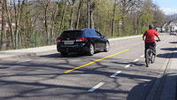 Gelbe Markierung in Schwarzwaldstraße – 95 Prozent der Autofahrer zu nahe an Radfahrer