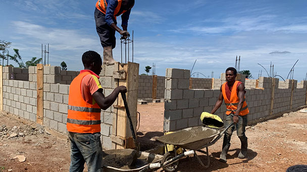 Baden-Badener Schule in Afrika – Platz für 80 Schüler – Schulbau kommt zügig voran