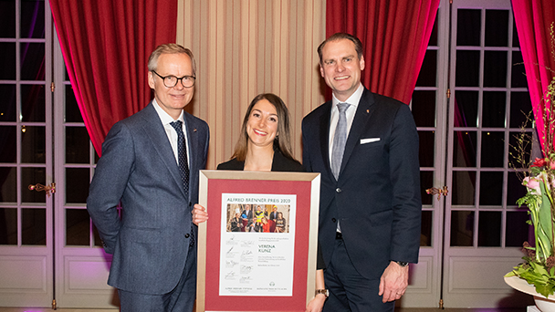 Baden-Badenerin Verena Kunz erhält Alfred-Brenner-Stipendium 2020 – Intensivkurs an internationaler Barkeeper-Schulen