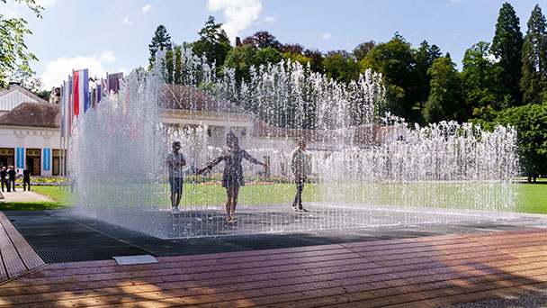 Kunst-Happening im Kurgarten Baden-Baden – OB Mergen und Nora Waggershauser in der „Experten-Jury“ Kunst-Happening im Kurgarten Baden-Baden – OB Mergen und Nora Waggershauser in der „Experten-Jury“