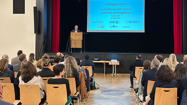 Baden-Badener Bürgermeister Roland Kaiser informiert über Gewinnung ausländischer Fachkräfte – Arbeitgeberforum in der Festhalle Baden-Badener Bürgermeister Roland Kaiser informiert über Gewinnung ausländischer Fachkräfte – Arbeitgeberforum in der Festhalle