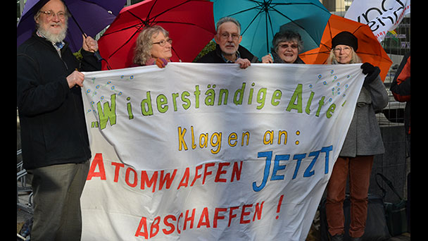 Atomwaffengegner reichen Verfassungsbeschwerde ein – Mahnwache am Montag vor Bundesverfassungsgericht in Karlsruhe