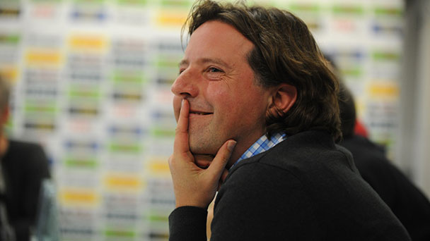 Kritischer Autor liest in Gaggenau - „Fieberwahn. Wie der Fußball seine Basis verkauft“