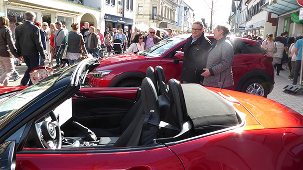 Verkaufsoffener Sonntag in Bühl – Offene Geschäfte, Jahrmarkt und Autoschau Verkaufsoffener Sonntag in Bühl – Offene Geschäfte, Jahrmarkt und Autoschau