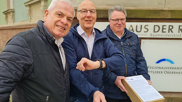 1.800 Einsprüche gegen Windkraftanlagen in Baden-Baden und Umgebung – BI-Vorsitzender Ansgar Gernsbeck: „Einspruchsschreiben förmlich aus den Händen gerissen“ 1.800 Einsprüche gegen Windkraftanlagen in Baden-Baden und Umgebung – BI-Vorsitzender Ansgar Gernsbeck: „Einspruchsschreiben förmlich aus den Händen gerissen“