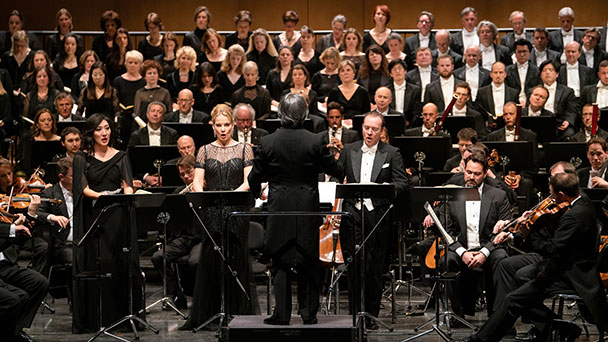 Tosender Beifall für Osterfestspiele 2019 in Baden-Baden – Giuseppe Verdi, Messa da Requiem – Zum Niederknien vor dieser Musik und ihren Interpreten! Tosender Beifall für Osterfestspiele 2019 in Baden-Baden – Giuseppe Verdi, Messa da Requiem – Zum Niederknien vor dieser Musik und ihren Interpreten!