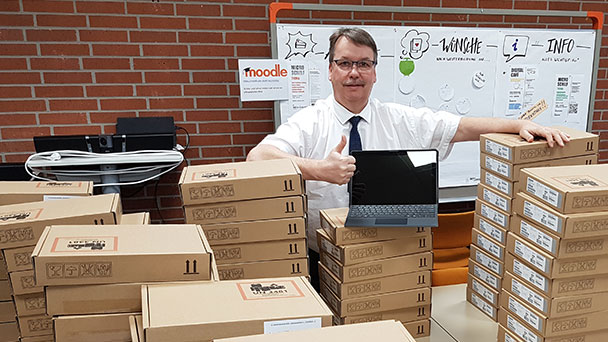 Über 1.000 mobile Endgeräte für Schulen im Landkreis Rastatt – „Kein Tag zu früh“