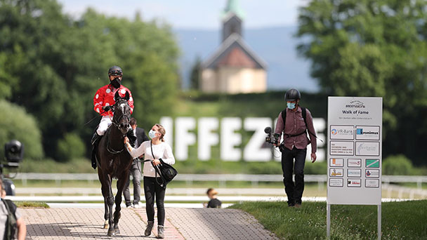 Enttäuschung in Iffezheim über Landesregierung – Maximal 500 Zuschauer beim Großen Preis - Erlaubnis für 10.000 Zuschauer im Europapark Enttäuschung in Iffezheim über Landesregierung – Maximal 500 Zuschauer beim Großen Preis - Erlaubnis für 10.000 Zuschauer im Europapark