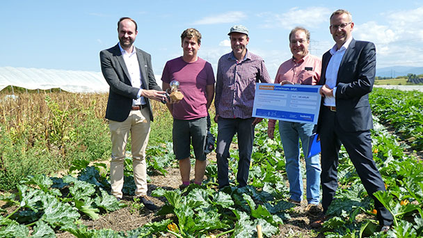 Mit Humus gegen den Klimawandel – Energieversorger Badenova fördert Projekt