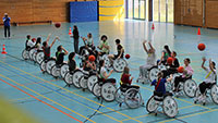 Empathie in Baden-Badener Schule – Zwei Schulstunden erleben, wie man sich bewegt, wenn man im Rollstuhl sitzt 