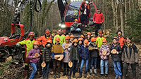 „Live, wie man mit der Motorsäge einen Baum fällt“ – Baumfällaktion mit Päda-Schülern  am Schloßberg