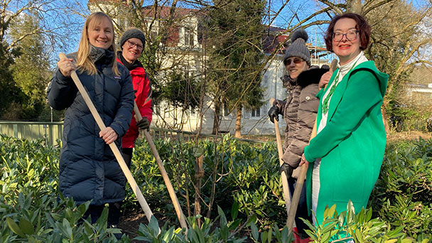 Zimt-Ahorn beim Hirtenhäuschen – Baumspende des Schwarzwaldvereins Zimt-Ahorn beim Hirtenhäuschen – Baumspende des Schwarzwaldvereins