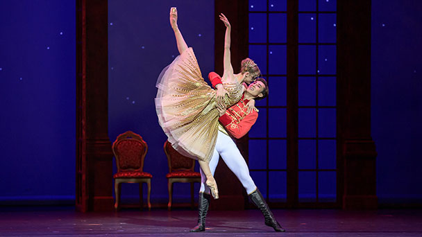 Die böse Stiefmutter im Festspielhauses Baden-Baden – Weihnachtsstimmung mit „Cinderella“ und dem Bayerischen Staatsballett Die böse Stiefmutter im Festspielhauses Baden-Baden – Weihnachtsstimmung mit „Cinderella“ und dem Bayerischen Staatsballett