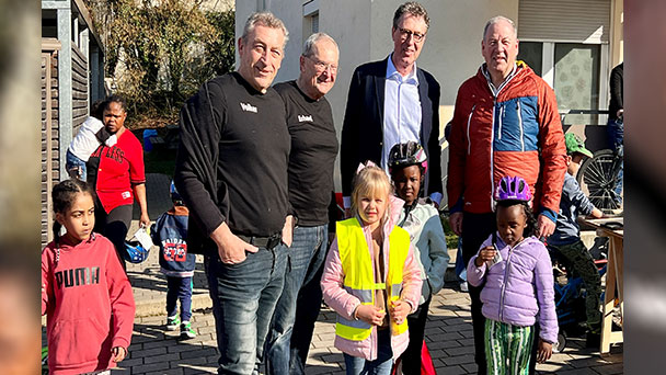 „Bike Docs“ reparieren Fahrräder für geflüchtete Kinder in Baden-Baden – „Unabhängigkeit und Teilhabe am gesellschaftlichen Leben“