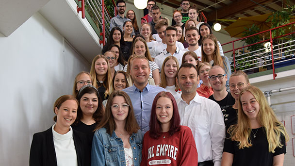 Bürgermeister aus Bietigheim stellt Baden-Badener Schülern seinen Beruf vor – Constantin Braun in der Robert-Schuman-Schule