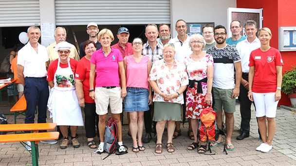 Bürgermeister Ernst und DRK ehrten Blutspender – 50-jähriges Bestehen des Jugendrotkreuzes Bürgermeister Ernst und DRK ehrten Blutspender – 50-jähriges Bestehen des Jugendrotkreuzes