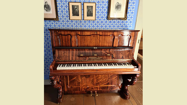 Ein großer Tag für Baden-Baden und sein Brahmshaus – Endlich ein historisches Klavier im Haus des großen Komponisten