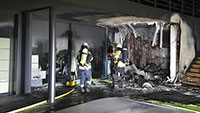 Gebäude in Karl-Hesselbacher-Straße nicht bewohnbar – Feuerwehrmann vorsorglich ins Krankenhaus gebracht – Siebenstelliger Schaden