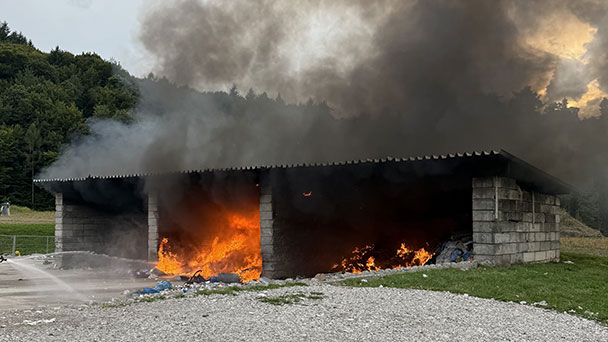 Brand auf Deponie in Baden-Baden – Feuerwehr hatte Feuer schnell unter Kontrolle – Messungen ergaben keine Schadstoffbelastung