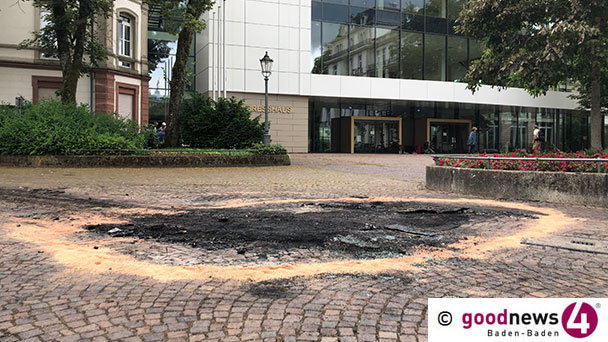 Auto am Augustaplatz lichterloh in Flammen – Polizei ermittelt wegen möglicher Brandstiftung Auto am Augustaplatz lichterloh in Flammen – Polizei ermittelt wegen möglicher Brandstiftung