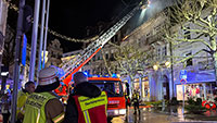 Bisher nur Spekulationen zur Brandursache in Baden-Badener Innenstadt – OB Späth und Bürgermeister Krammerbauer an der Unglücksstelle