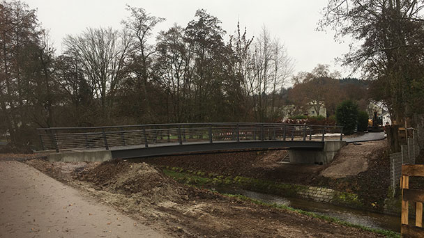 Pünktlich zu Weihnachten: Brücke am Aumattstadion fertig Pünktlich zu Weihnachten: Brücke am Aumattstadion fertig