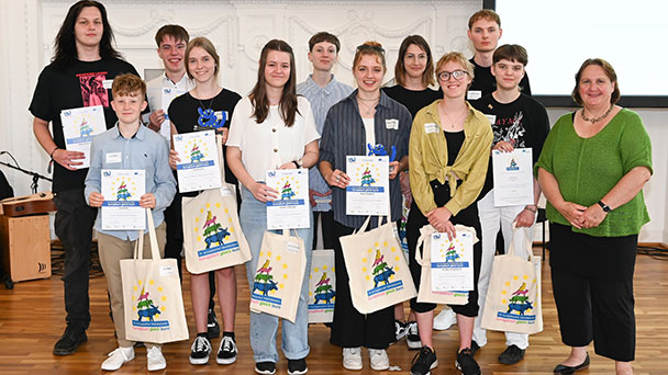 Die Talente werden Baden-Baden verlassen – Bühnenmaler der Louis-Lepoix-Schule gewinnen Bundespreise und Kreativpreis 
