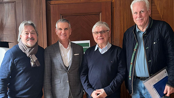 Initiative „Ja! zum Klinikstandort Baden-Baden“ übergibt Antrag und weitere 1.500 Unterschriften – Bürgerentscheid rückt näher 