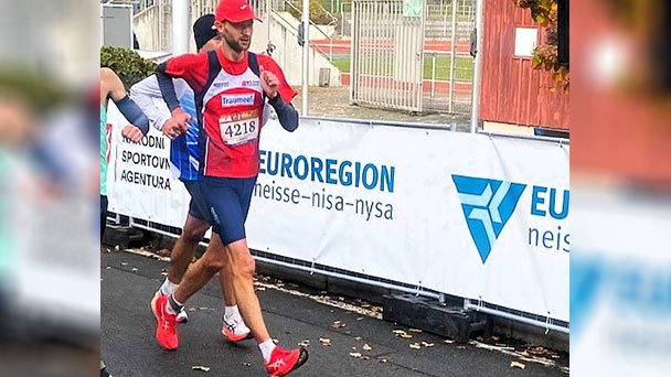 Der erste Marathon für den Baden-Badener Geher-Star – „Die letzten sieben Kilometer wurden dann richtig hart“