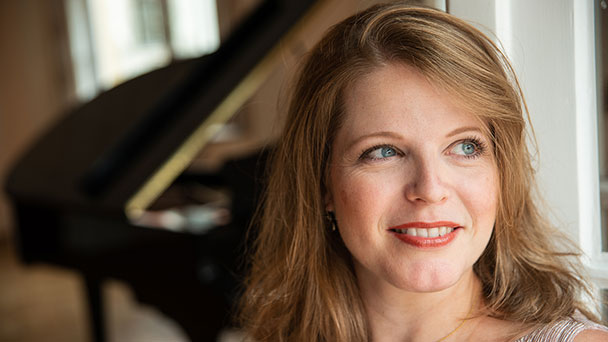Klaviershow mit Stipendiatin und Preisträgerin Carolin Danner im Bürgerhaus – „Besondere Werke von fünf großen Meistern“