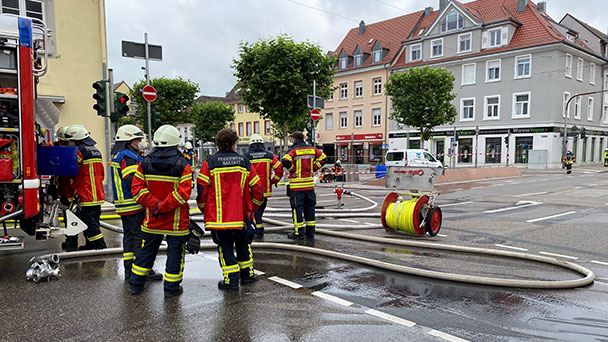 Chlorgas in Rastatt ausgetreten – Stadt sperrt Fontänenfeld –  Ein Verletzter