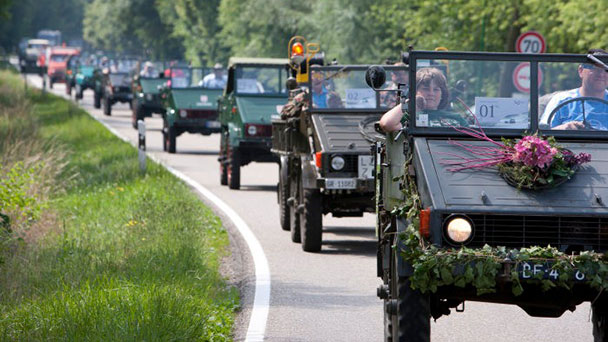 Eine Legende aus Gaggenau feiert - Unimog in den Weiten der Wüste Gobi - 25-jähriges Jubiläum des Unimogs Eine Legende aus Gaggenau feiert - Unimog in den Weiten der Wüste Gobi - 25-jähriges Jubiläum des Unimogs