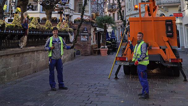 Weihnachten geht schon los - Weihnachtliche Lichter vom Festspielhaus bis ins Bäderviertel – Aber auch in der Rheinstraße